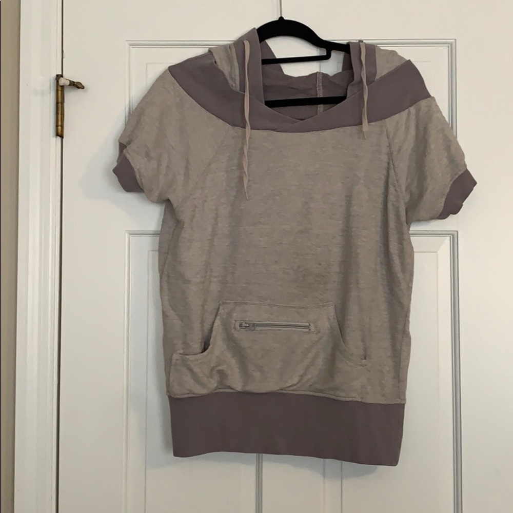 short-sleeved sweatshirt hoodie